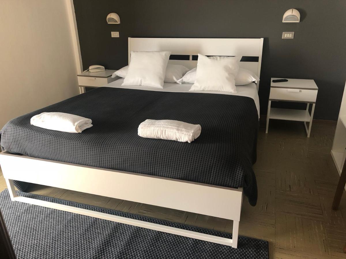 Hotel Aplo - Breakfast Experience تّشيرفييا المظهر الخارجي الصورة