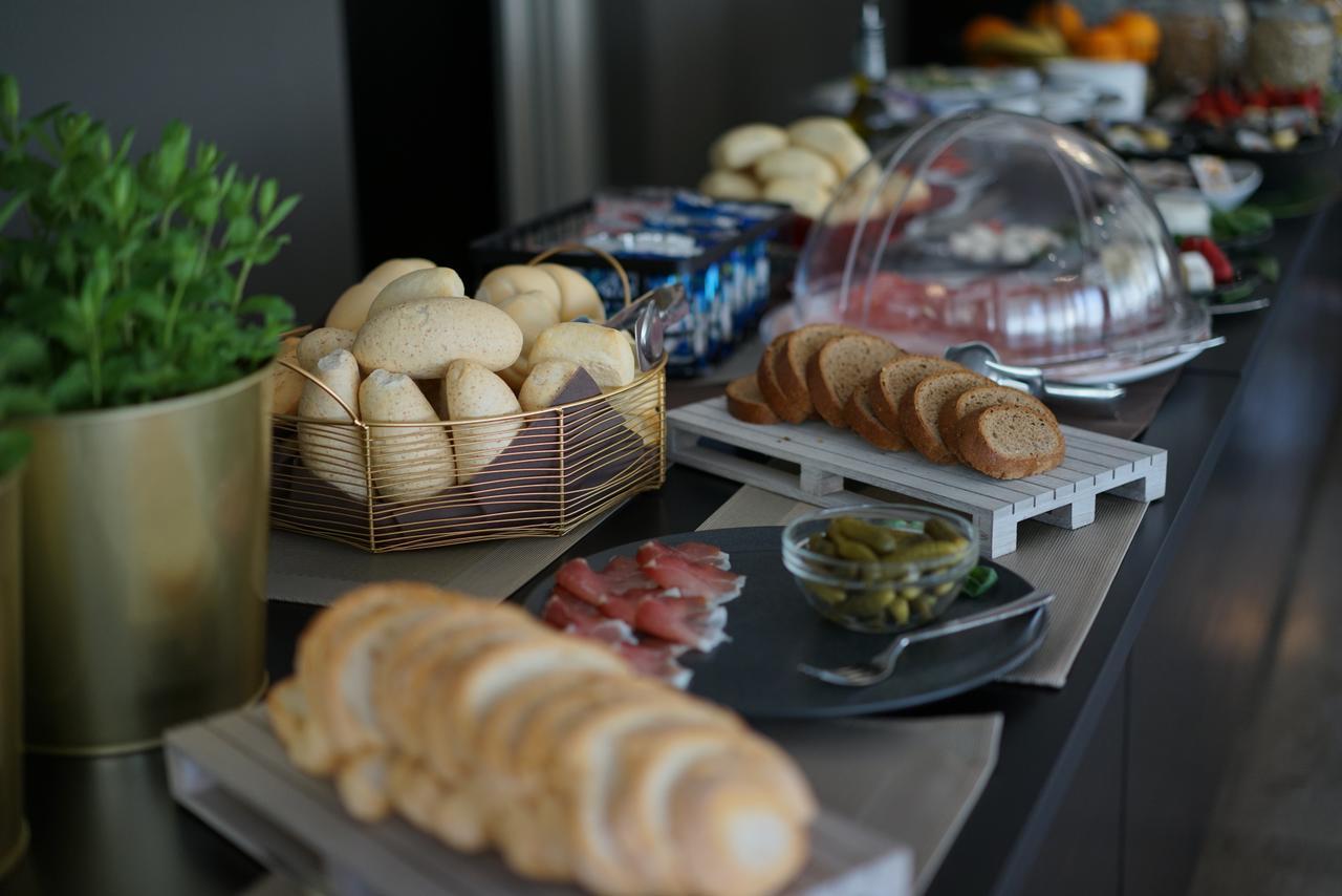Hotel Aplo - Breakfast Experience تّشيرفييا المظهر الخارجي الصورة